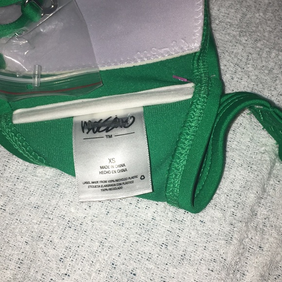 🌹Super cute bikini top -bottom NWT Gorgeous Green - Picture 4 of 5